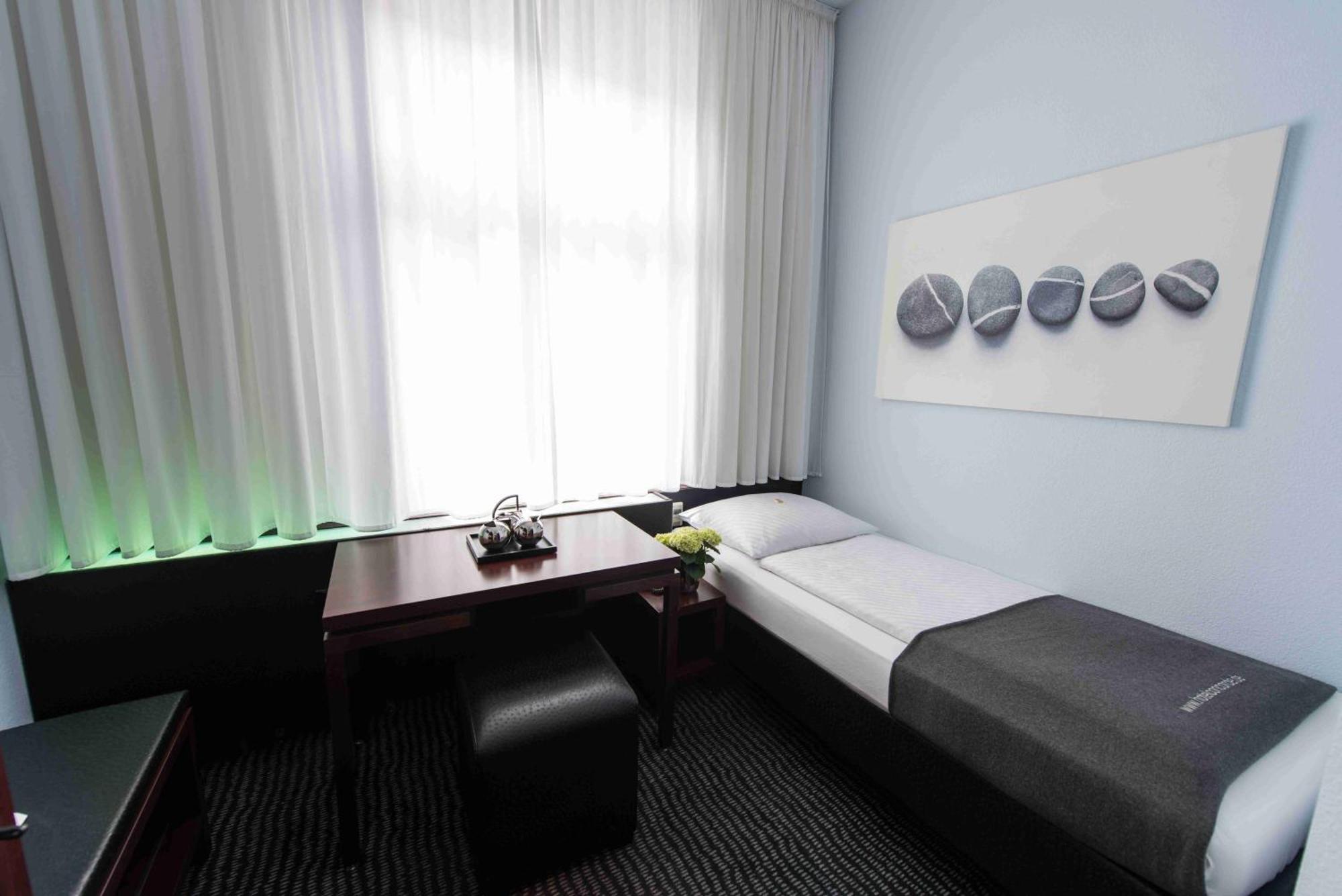 Single Room,1211801890:JPEG