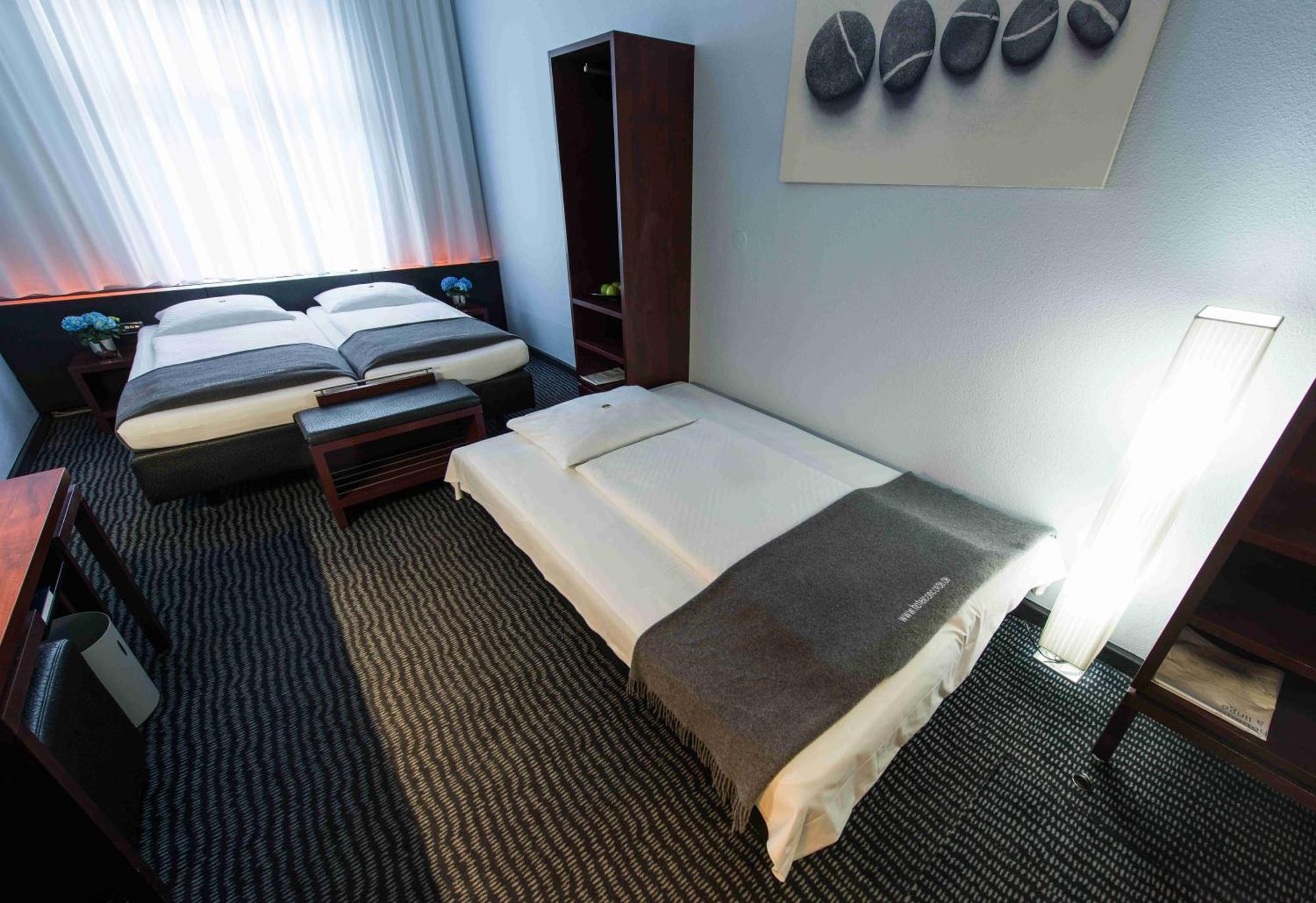 Triple Room,1211802403:JPEG